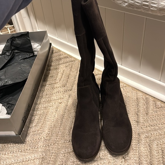 La Canadienne Passion Espresso Suede Boots - Picture 7 of 11